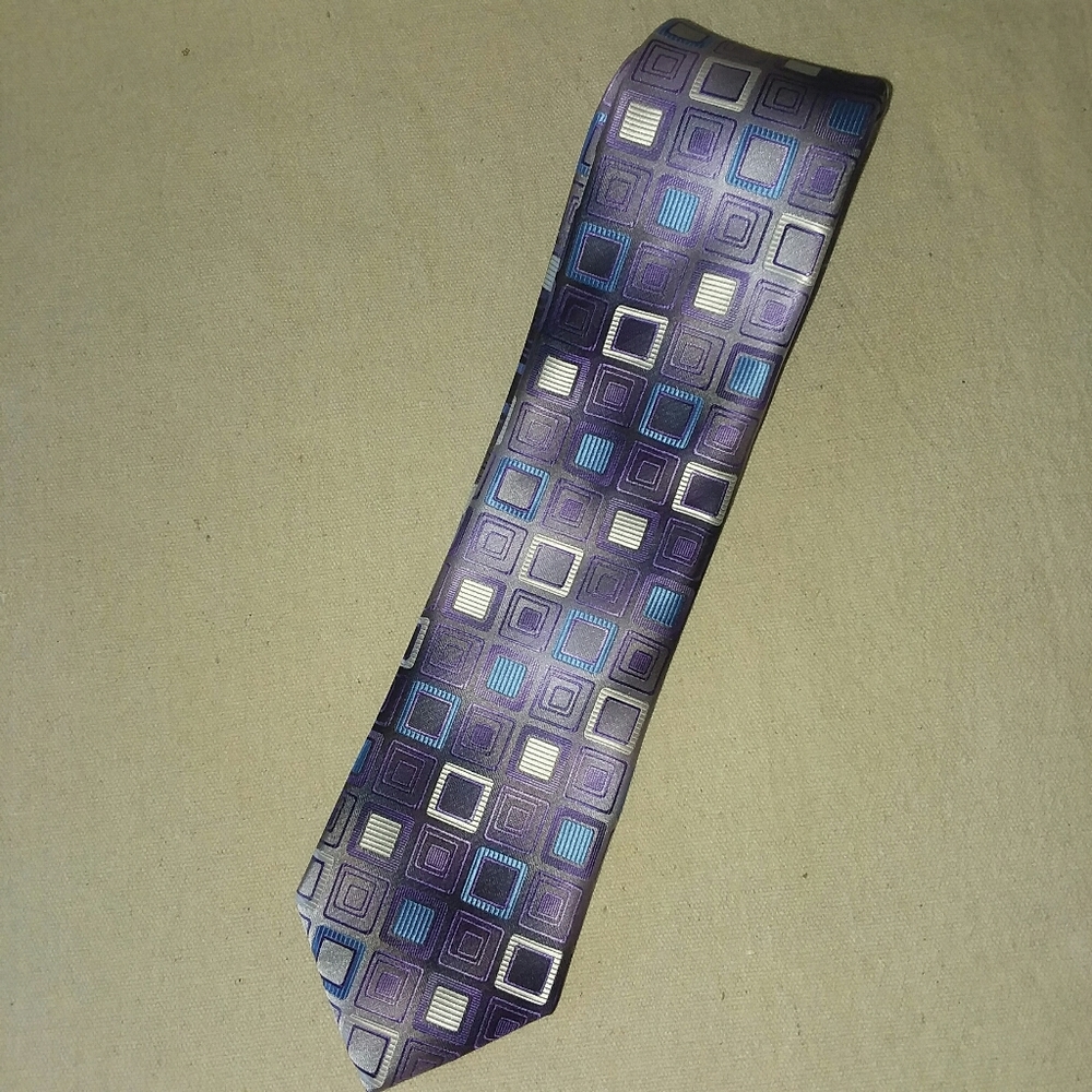 Purple geometric print tie
